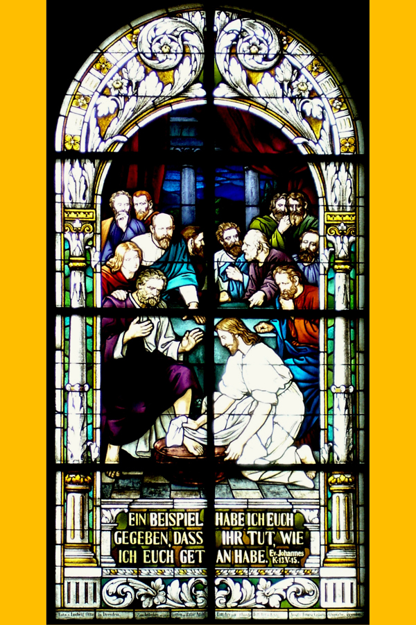 Fenster in der Aspis links: Christus wäscht seinen Jüngern die Füße