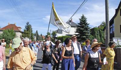 Vorzeigen der Passagierscheine an der Gemeindegrenze zu Lindenau Foto: K. Baum