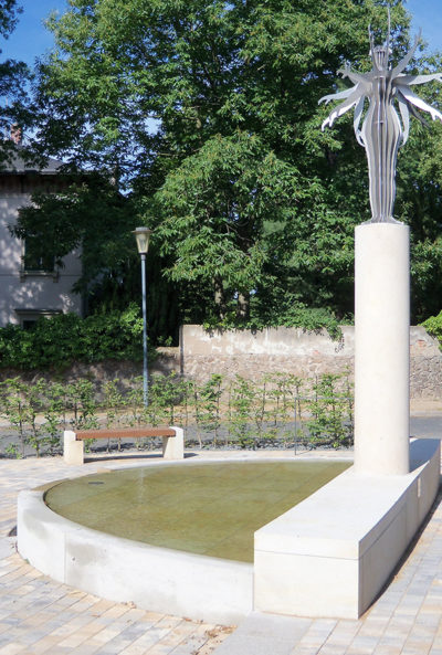 »Bilz-Denkmal« an der Kreuzung Augustusweg und Eduard-Bilz-Straße